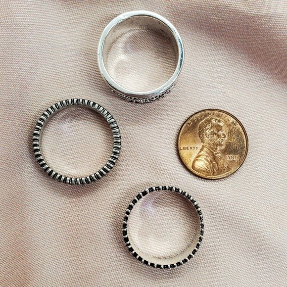 Torrid Burnished Silvertone Rings with Floral and Geometric Designs (Size 8) - Picture 5 of 6